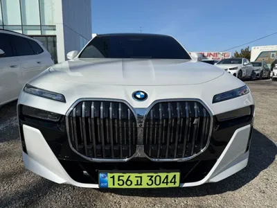 BMW i7