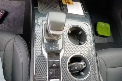 Hongqi HS3