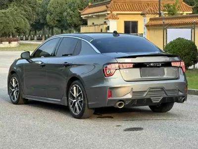 Lynk & Co 03