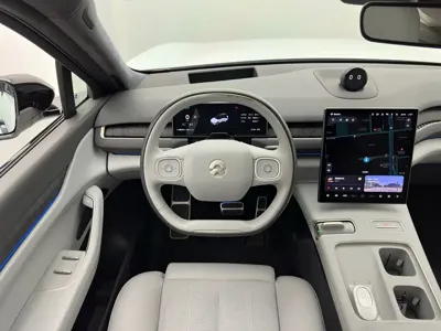 Nio ES8