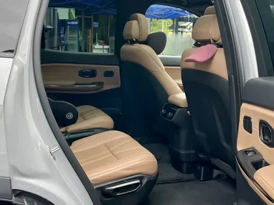 Nio ES8