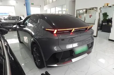 Lynk & Co Z20