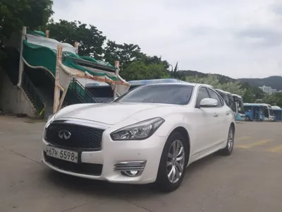 Infiniti Q70