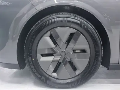 Li Auto Li MEGA