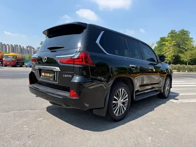 Lexus LX