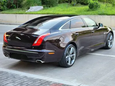 Jaguar XJ