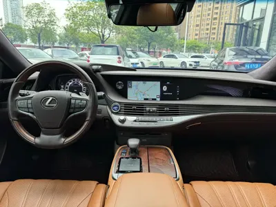 Lexus LS