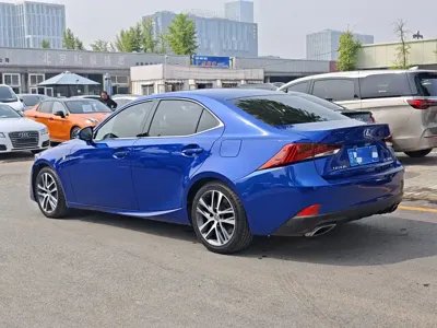 Lexus IS