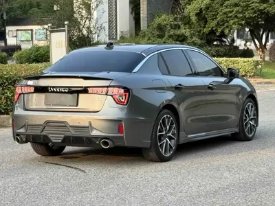 Lynk & Co 03