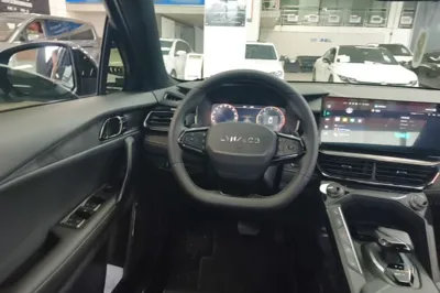 Lynk & Co 06