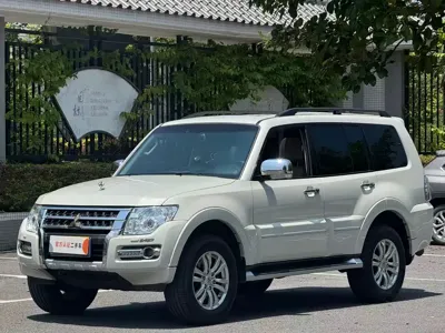 Mitsubishi Pajero (Import)