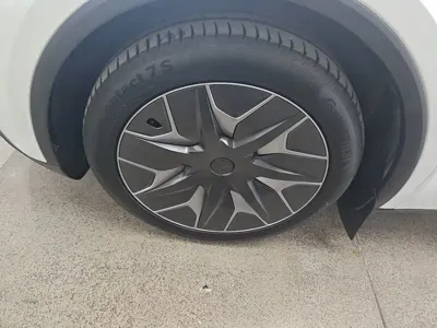 Tesla Model Y L