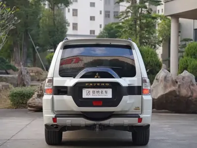 Mitsubishi Pajero (Import)
