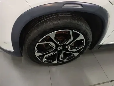 Nio ES8
