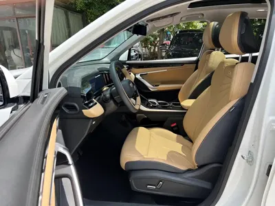 Geely Boyue L