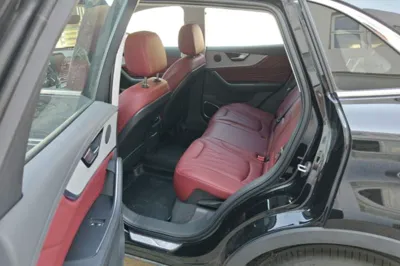 Hongqi HS5