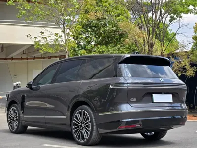 Nio ES8