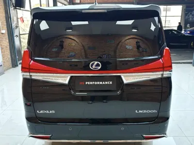 Lexus LM