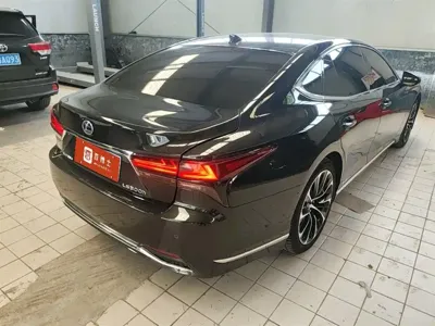 Lexus LS