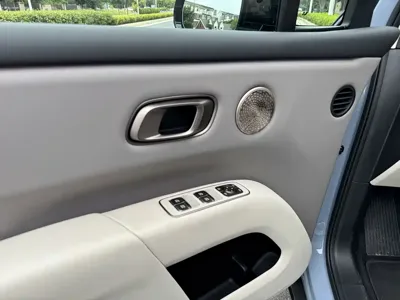 Li Auto 理想i8