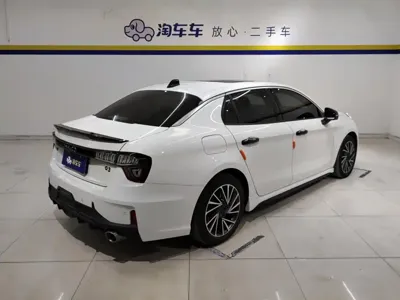Lynk & Co 03