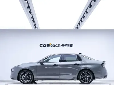Lynk & Co 03
