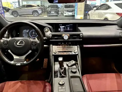 Lexus IS