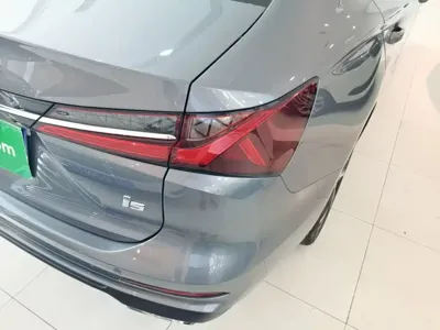 Roewe i5