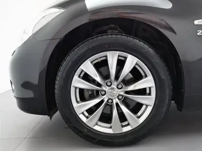 Infiniti Q70