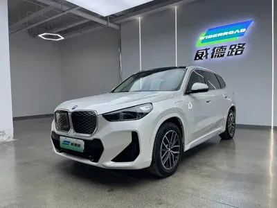 BMW iX1