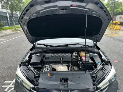 Roewe i5