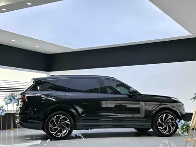 Lynk & Co 09