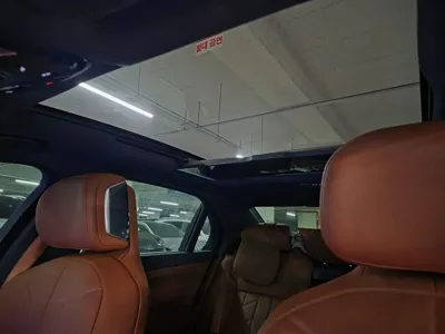 BMW i7
