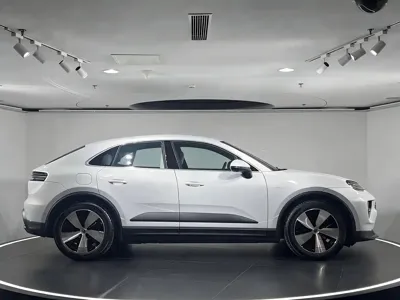 Porsche Macan EV
