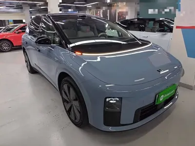 Li Auto 理想i8