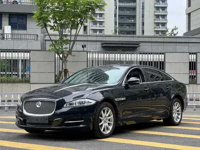 Jaguar XJ