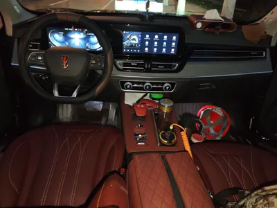 Hongqi HS5
