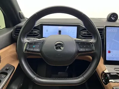 Nio ES8