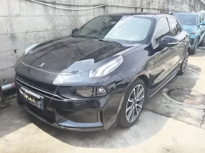 Lynk & Co 03