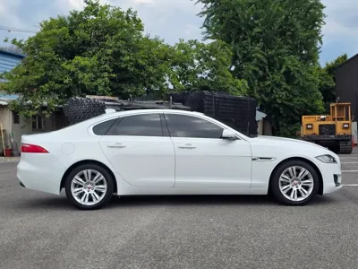 Jaguar XF