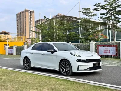Lynk & Co 03