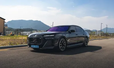 BMW i7