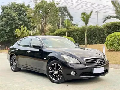 Infiniti M