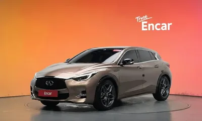 Infiniti Q30