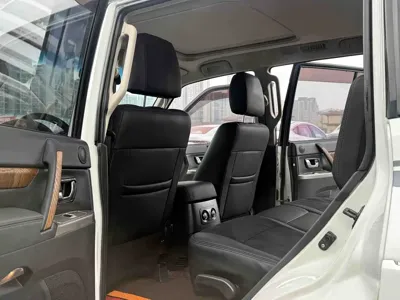 Mitsubishi Pajero (Import)