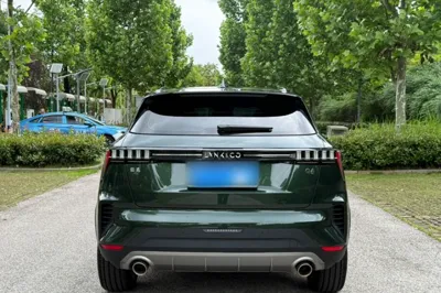 Lynk & Co 06