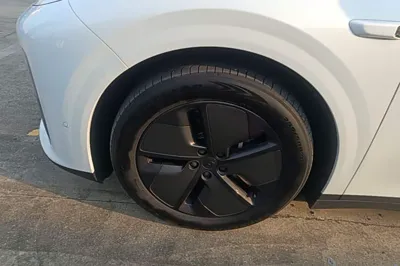 Li Auto Li Auto i6