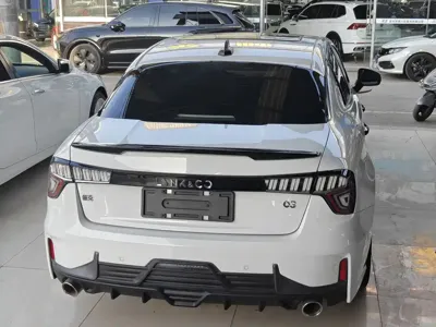 Lynk & Co 03