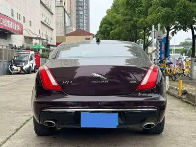 Jaguar XJ