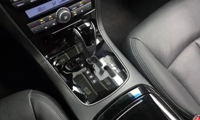 Kia Opirus